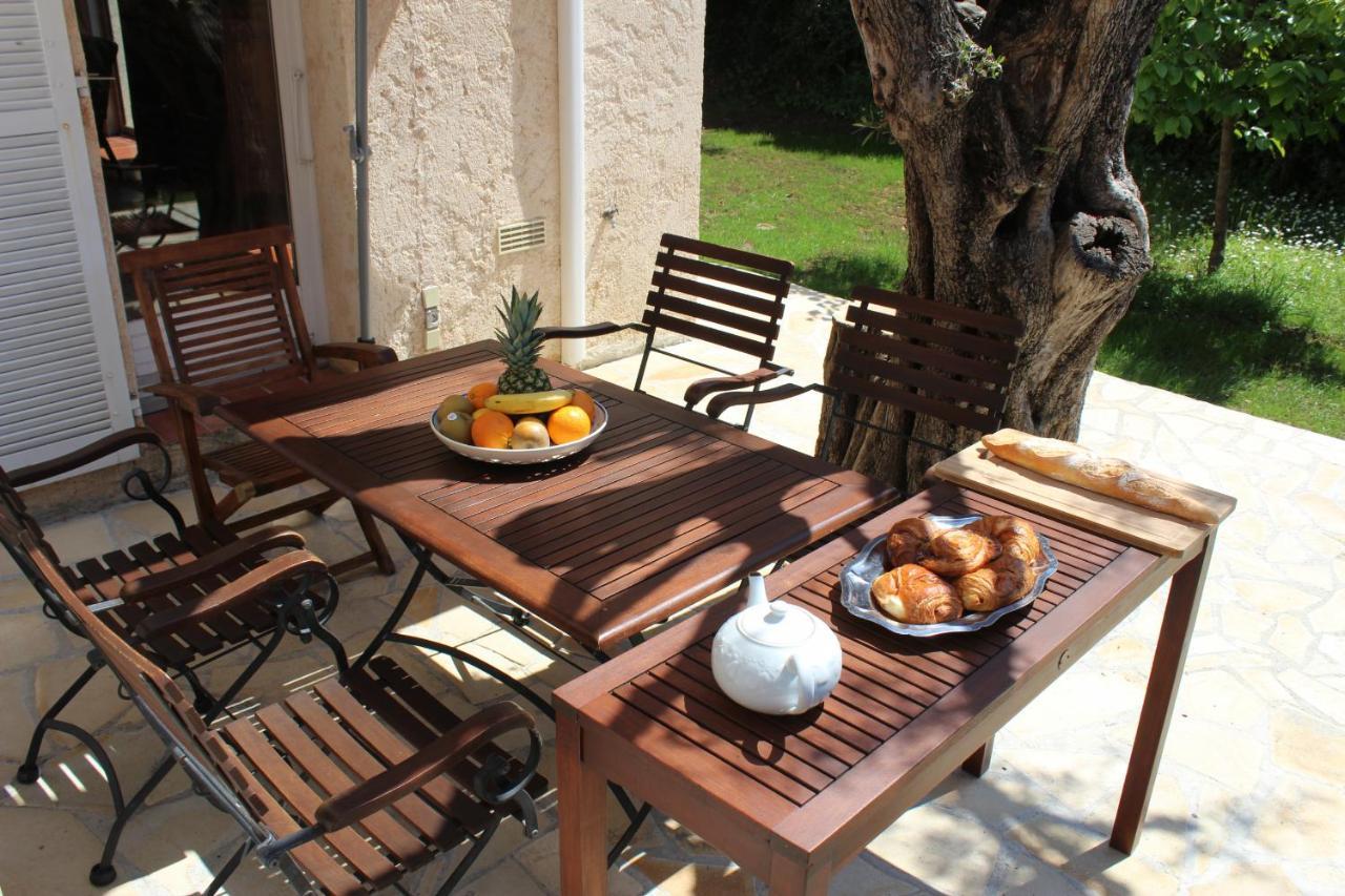 Charmante maison rénovée à Antibes, Jardin, Accès Piscine, Parking Vila Exterior foto